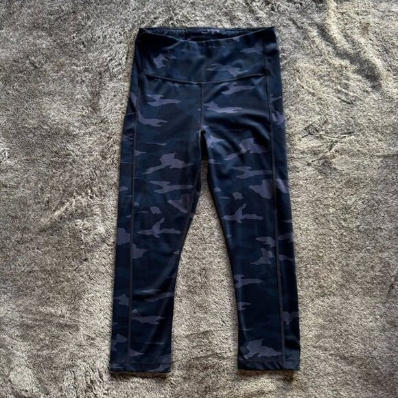 Athleta Ultimate Stash Pocket Camo Capri Sz S - Picture 3 of 8